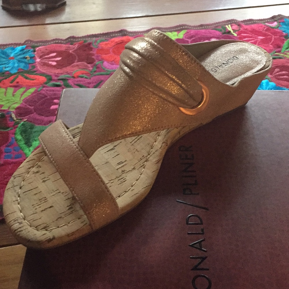Donald Pliner Dionne Sandals